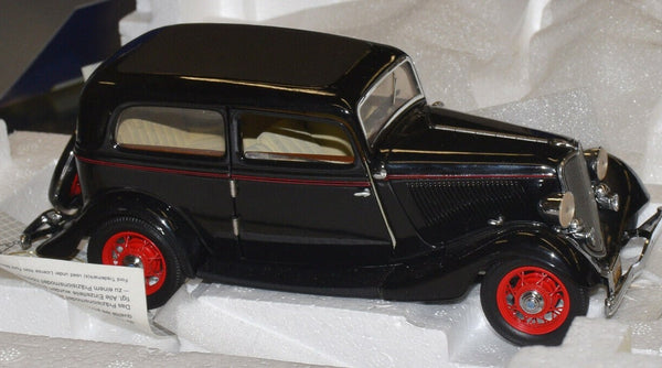 Diecast Model - Franklin Mint 1:24 Scale B11YF78 1933 Ford Deluxe John Dillinger getaway car