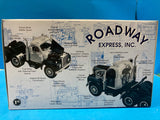 1:25 First Gear 1960 Mack B61st Roadway Express Tractor 40-0002