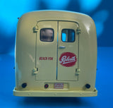 Diecast Model - 1:25 Scale First Gear Roberts Dairy International Metro Van 40-0155