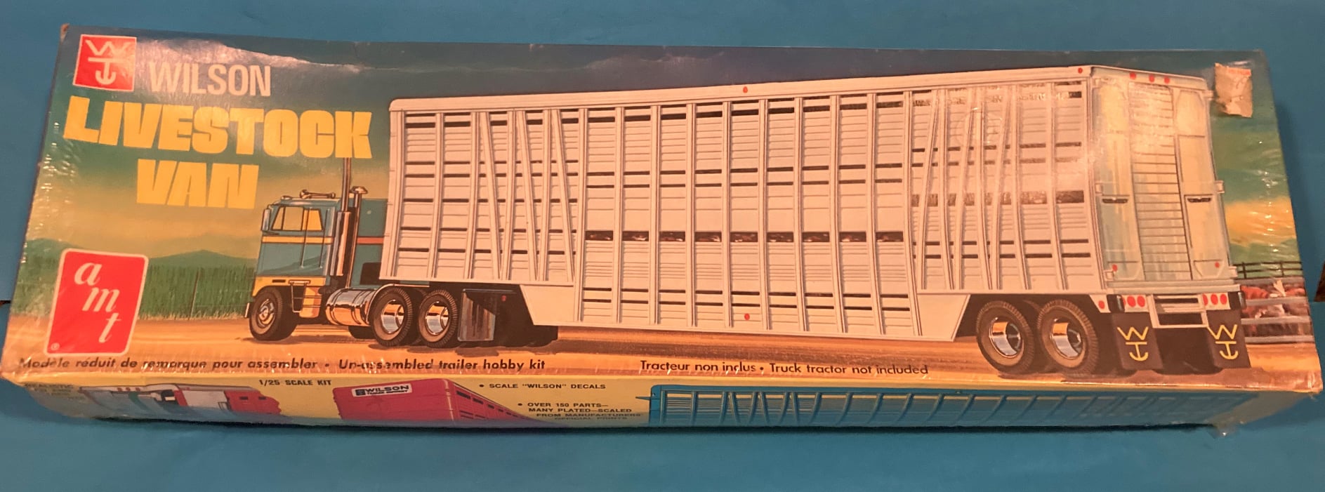 Plastic Model Kit - 1:25 Scale AMT T594 Wilson Livestock Van